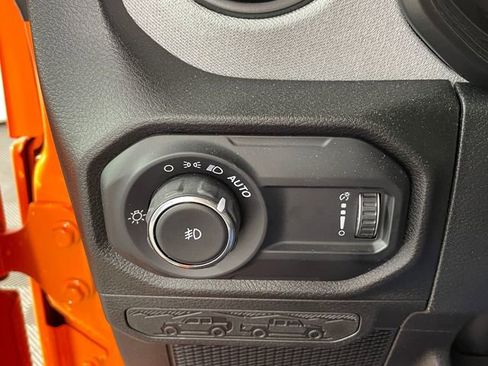 Used 2025 Jeep Wrangler Willys image 11