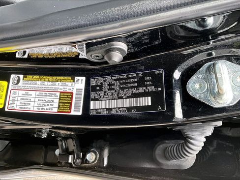 Used 2023 Toyota Highlander XLE AWD/4WD image 28