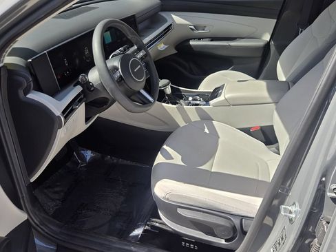 Used 2025 Hyundai Tucson SE FWD image 9
