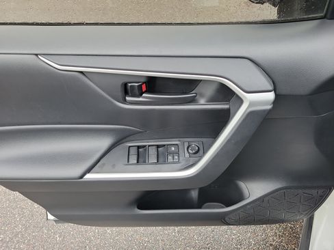 Used 2021 Toyota RAV4 LE image 19