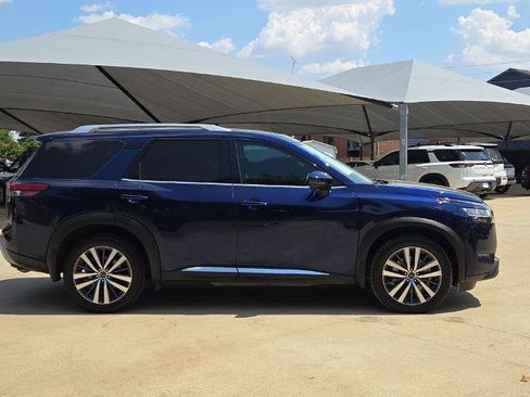 Certified 2022 Nissan Pathfinder Platinum w/ Cargo Package AWD/4WD image 9