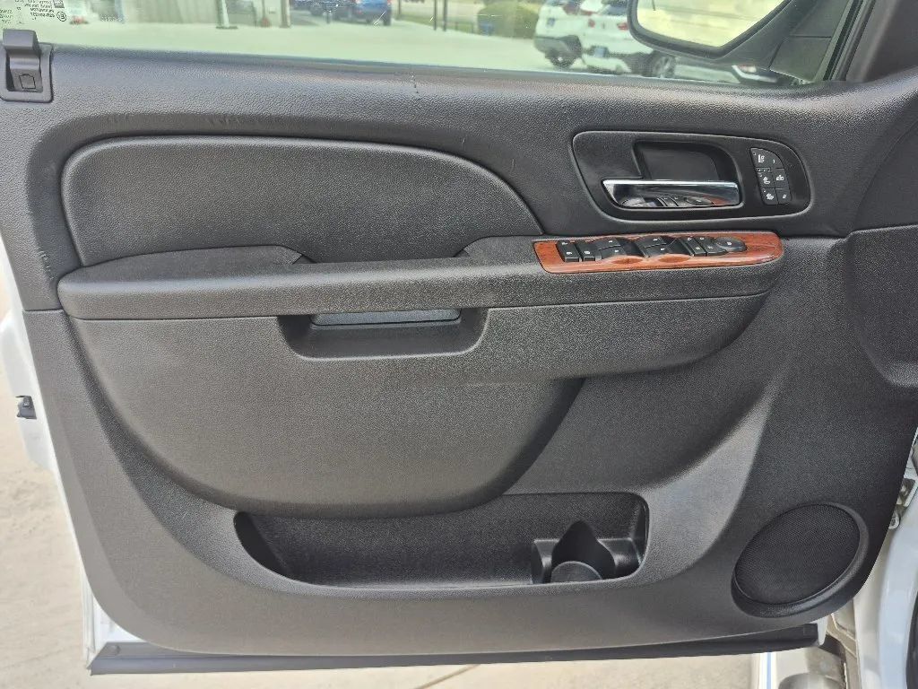 Used 2012 Chevrolet Tahoe LTZ RWD image 14