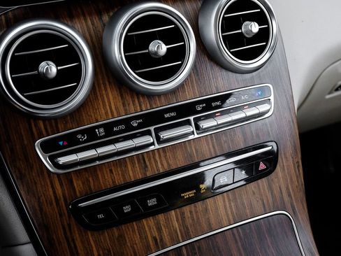 Used 2022 Mercedes-Benz GLC 300 w/ Premium Package Lite image 25