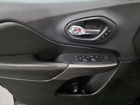 Used 2019 Jeep Cherokee Overland image 10