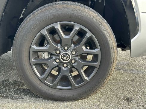 Used 2023 Toyota Tundra Platinum image 9