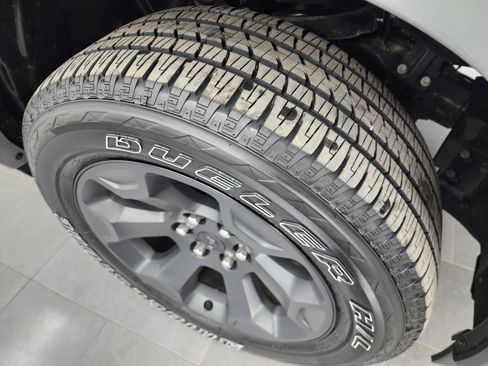 Used 2025 RAM 1500 Big Horn AWD/4WD image 3