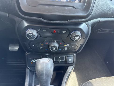 Used 2019 Jeep Renegade Altitude w/ Quick Order Package 2XM AWD/4WD image 22