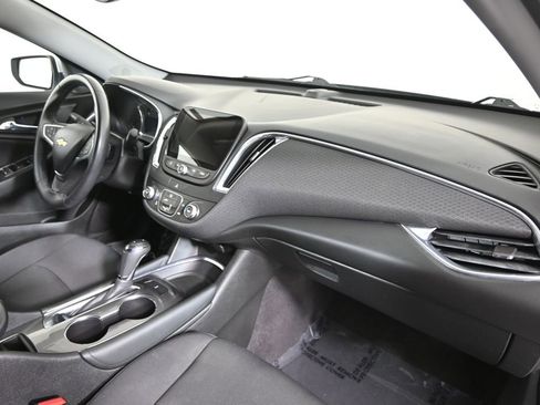 Used 2017 Chevrolet Malibu LT image 14