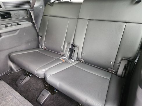 Used 2025 Hyundai Santa Fe SEL FWD image 32