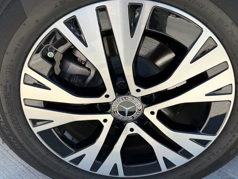 Used 2024 Mercedes-Benz GLB 250 4MATIC image 10