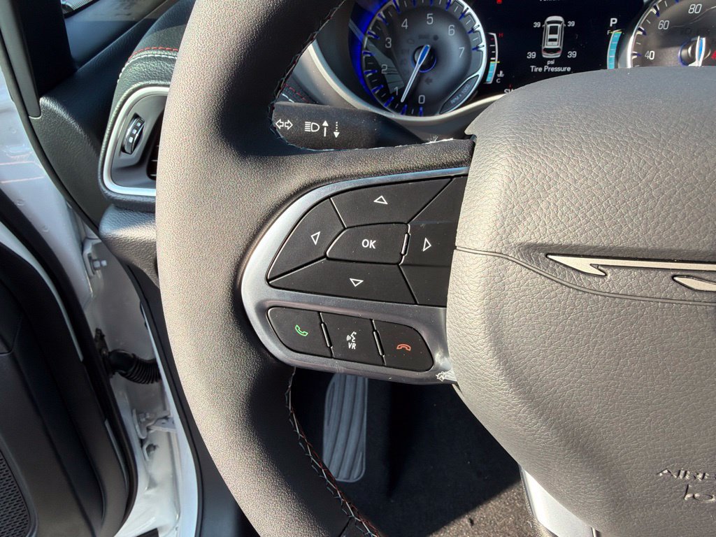 New 2027 Chrysler Pacifica Select FWD image 13