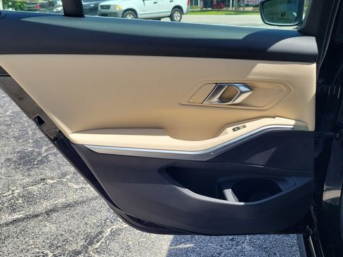 Used 2025 BMW 330i Sedan w/ Convenience Package image 16