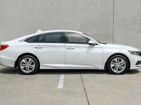 Used 2018 Honda Accord LX image 7
