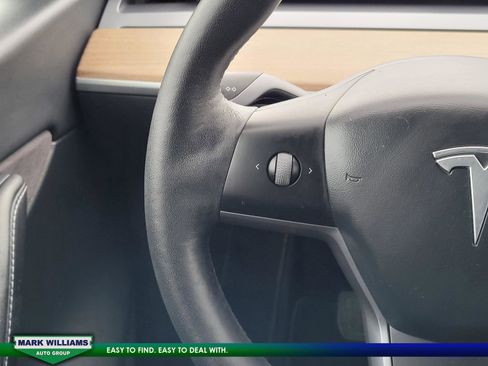 Used 2022 Tesla Model Y Long Range image 12