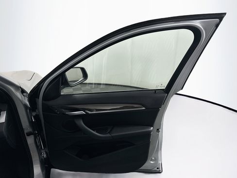 Used 2018 BMW X1 sDrive28i image 32