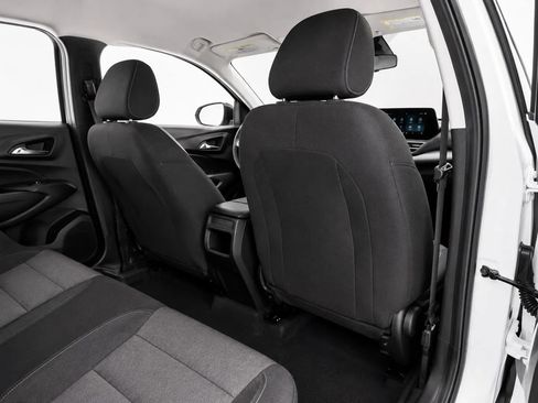 Used 2025 Chevrolet Trax LS FWD image 17
