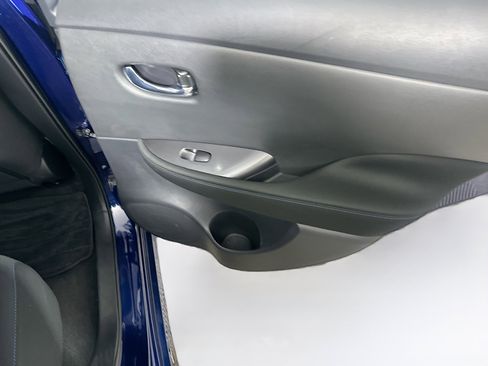 Used 2025 Nissan Leaf S image 28
