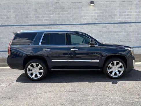Used 2019 Cadillac Escalade Premium Luxury RWD image 8