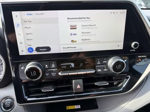 Used 2023 Toyota Highlander FWD image 28