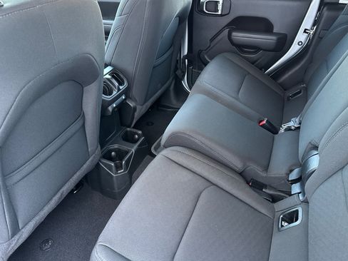 Used 2022 Jeep Gladiator Willys image 12