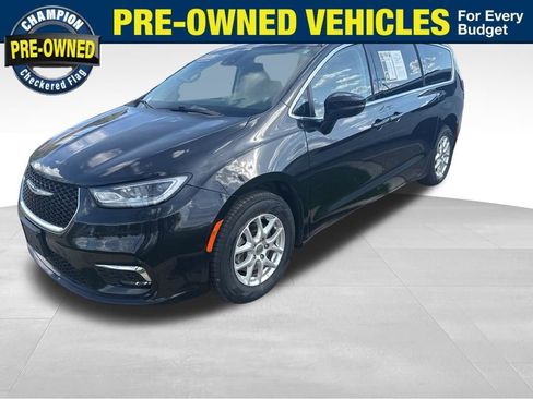 Used 2023 Chrysler Pacifica Touring-L FWD image 1