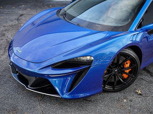 Used 2023 McLaren Artura image 3