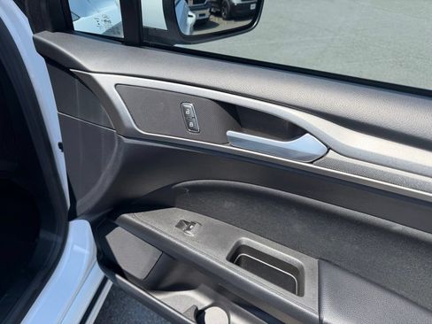 Used 2020 Ford Fusion SE FWD image 30