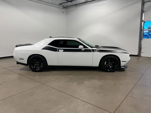 Used 2023 Dodge Challenger R/T w/ T/A Package image 2