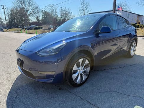 Used 2023 Tesla Model Y Long Range image 9