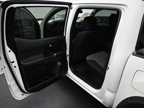 Used 2022 Toyota Tacoma TRD Off-Road w/ Technology Package image 18