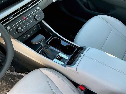 Used 2025 Hyundai Tucson SE image 8