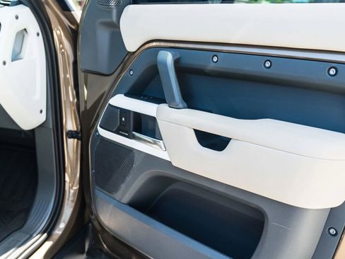 Used 2023 Land Rover Defender 110 S image 14