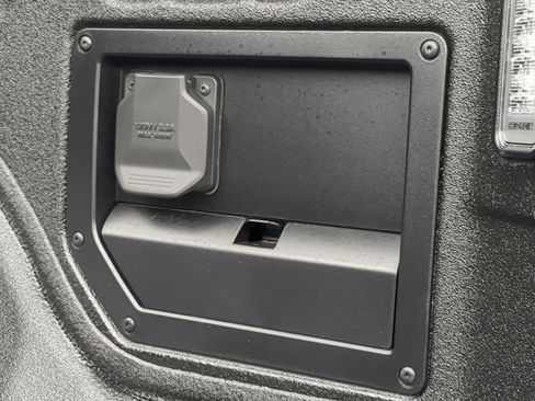 New 2026 GMC Sierra EV Elevation w/ Premium Package image 30