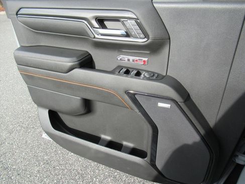 Used 2024 GMC Sierra 1500 AT4 w/ Technology Package image 30