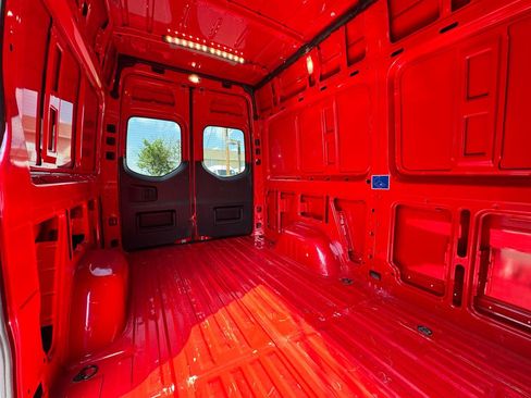 Used 2024 Mercedes-Benz Sprinter 2500 image 18