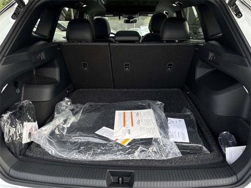 New 2026 Volkswagen Tiguan SE R-Line image 6