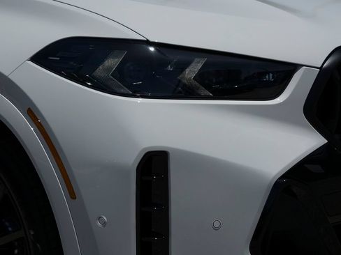 New 2027 BMW X6 xDrive40i w/ Premium Package AWD/4WD image 4