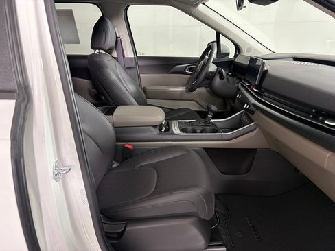 New 2026 Kia Carnival FWD image 44