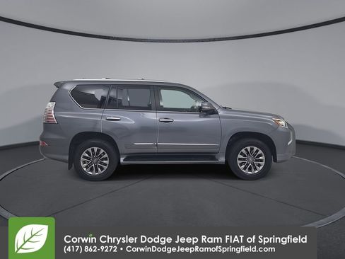 Used 2017 Lexus GX 460 Luxury w/ Preferred Accessory Package image 17