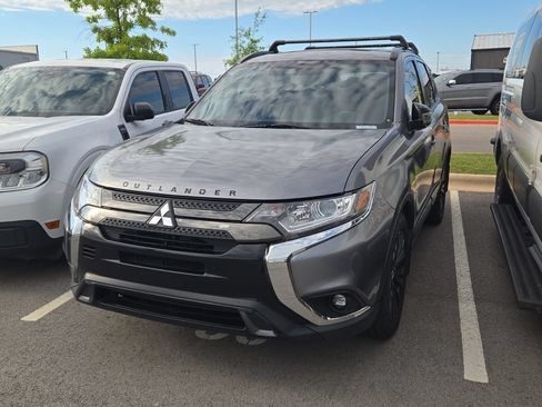Used 2020 Mitsubishi Outlander SE AWD/4WD image 1