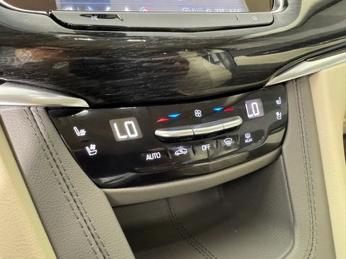 Used 2024 Cadillac XT6 Premium Luxury w/ Technology Package AWD/4WD image 22