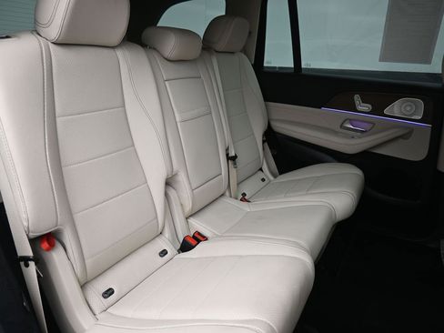 Used 2021 Mercedes-Benz GLS 450 4MATIC image 25