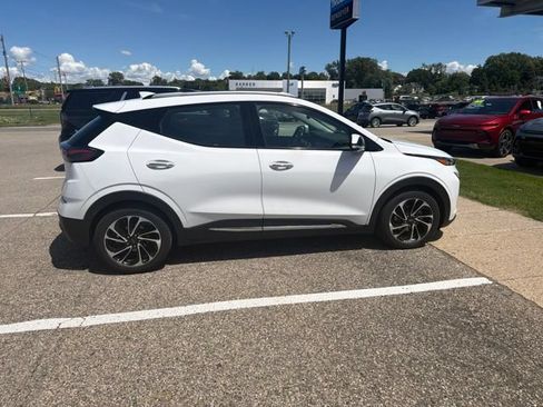 Used 2022 Chevrolet Bolt EUV Premier w/ Sun & Sound Package FWD image 6