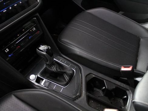 Used 2023 Volkswagen Tiguan SE image 16