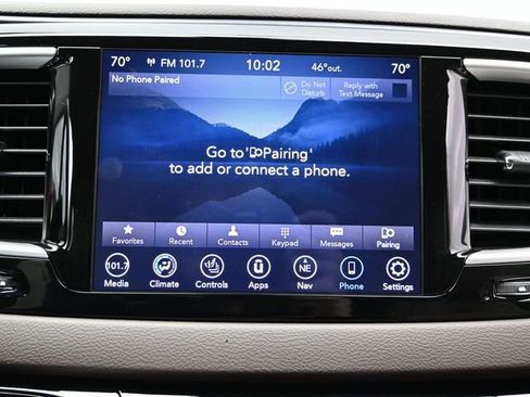 Used 2020 Chrysler Pacifica Touring-L w/ Tire & Wheel Group image 39