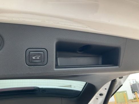 Used 2023 Chevrolet Equinox LT image 30