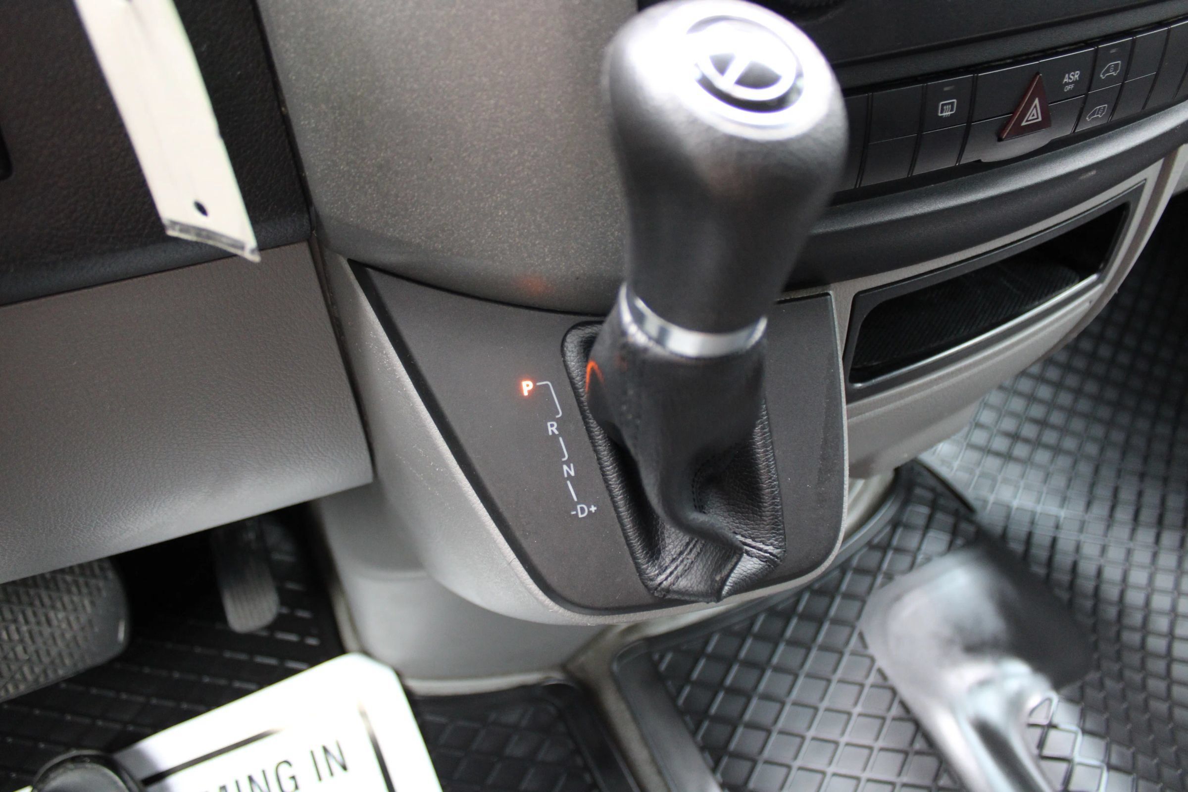 Used 2016 Mercedes-Benz Sprinter 2500 image 13