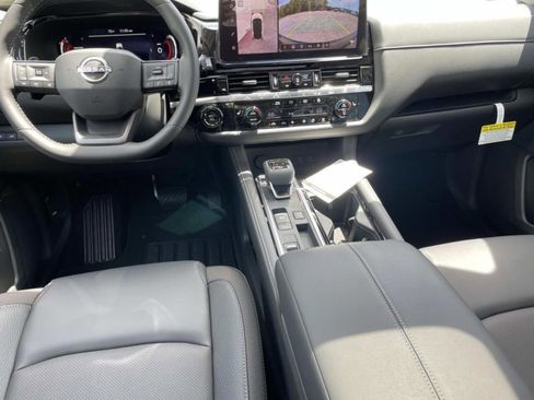 New 2026 Nissan Pathfinder SL FWD image 10