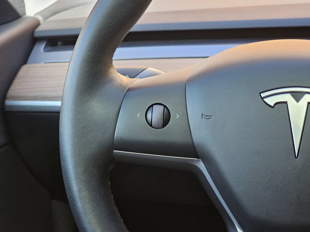Used 2022 Tesla Model Y Performance AWD/4WD image 25