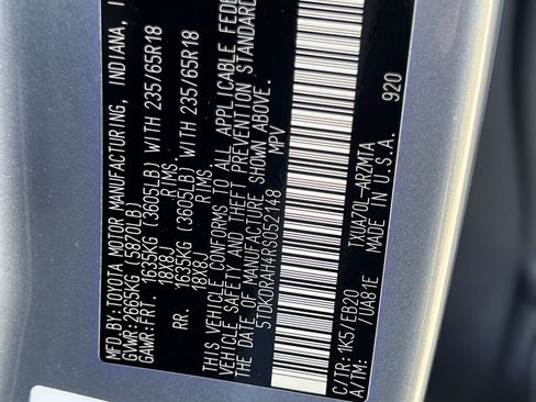 Used 2024 Toyota Highlander XLE FWD image 12